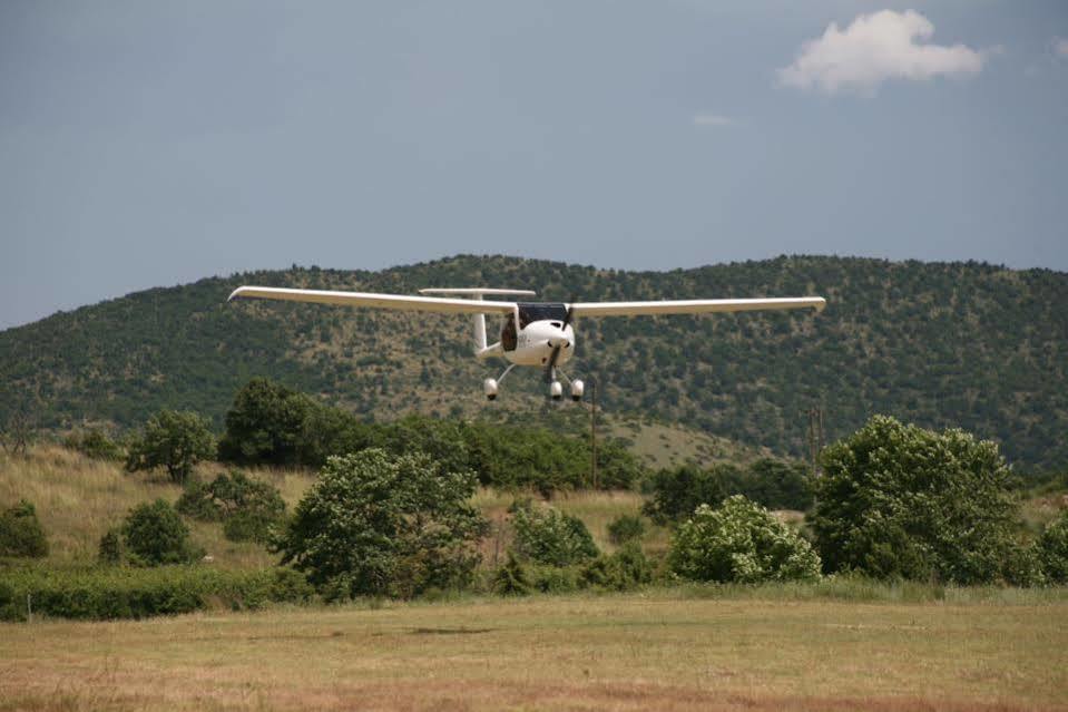 Aitheron Hotel Air Park Zervi Exterior foto